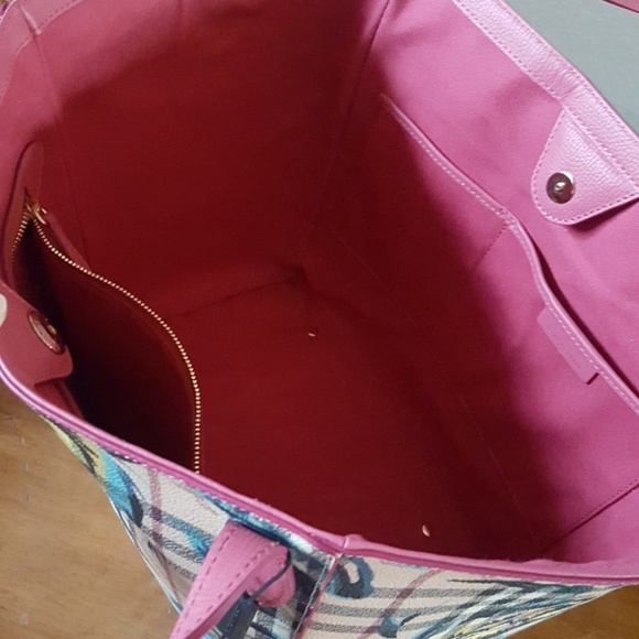 Burberry Canterbury Tote - Picture 6 of 8